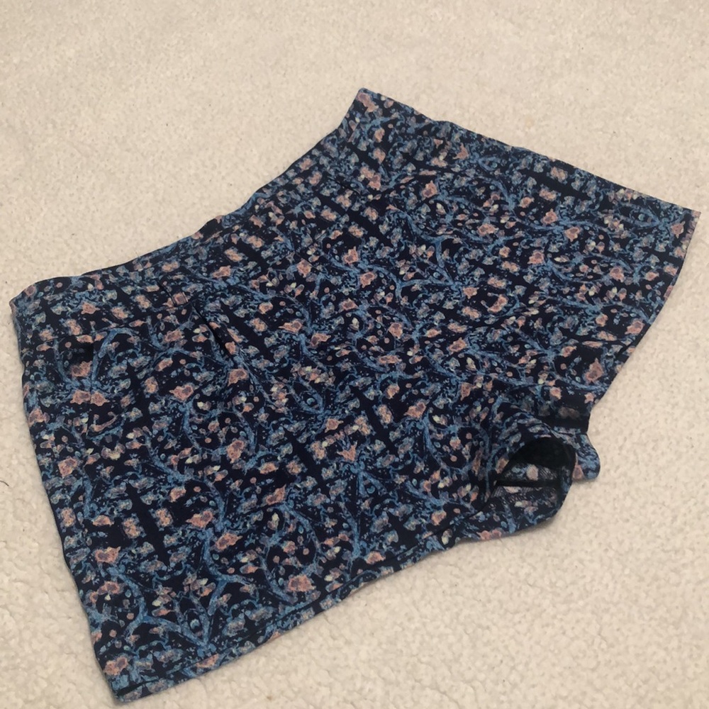 Patterned shorts - Picture 2 of 3